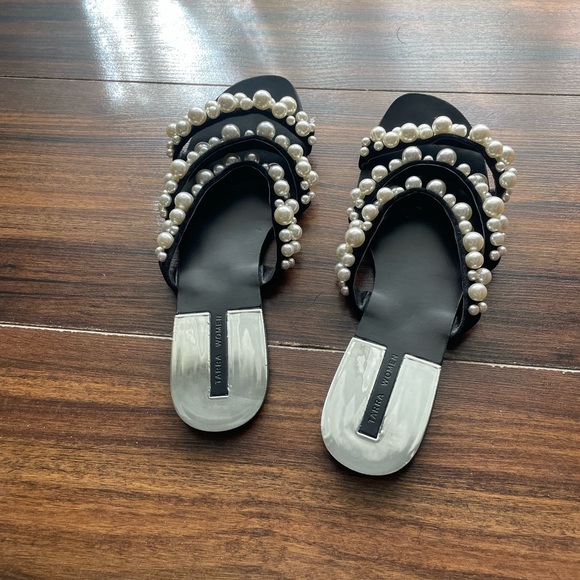 Black and White Pearl Embellished Sandals by Zara Basic Collection. Size 6.0 - Picture 2 of 4